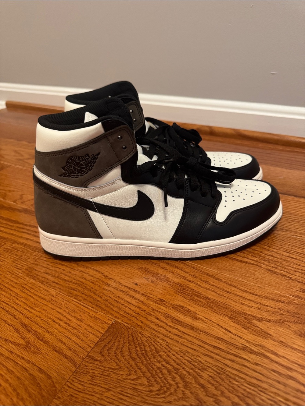 Brand new Jordan Retro 1 - Dark Mocha *DEAD STOCK* Size 11.5